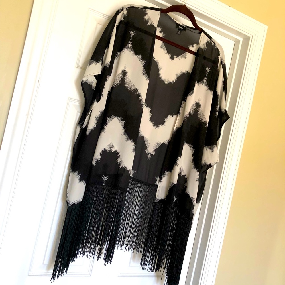Mossimo Black & White Tie Dye kimono